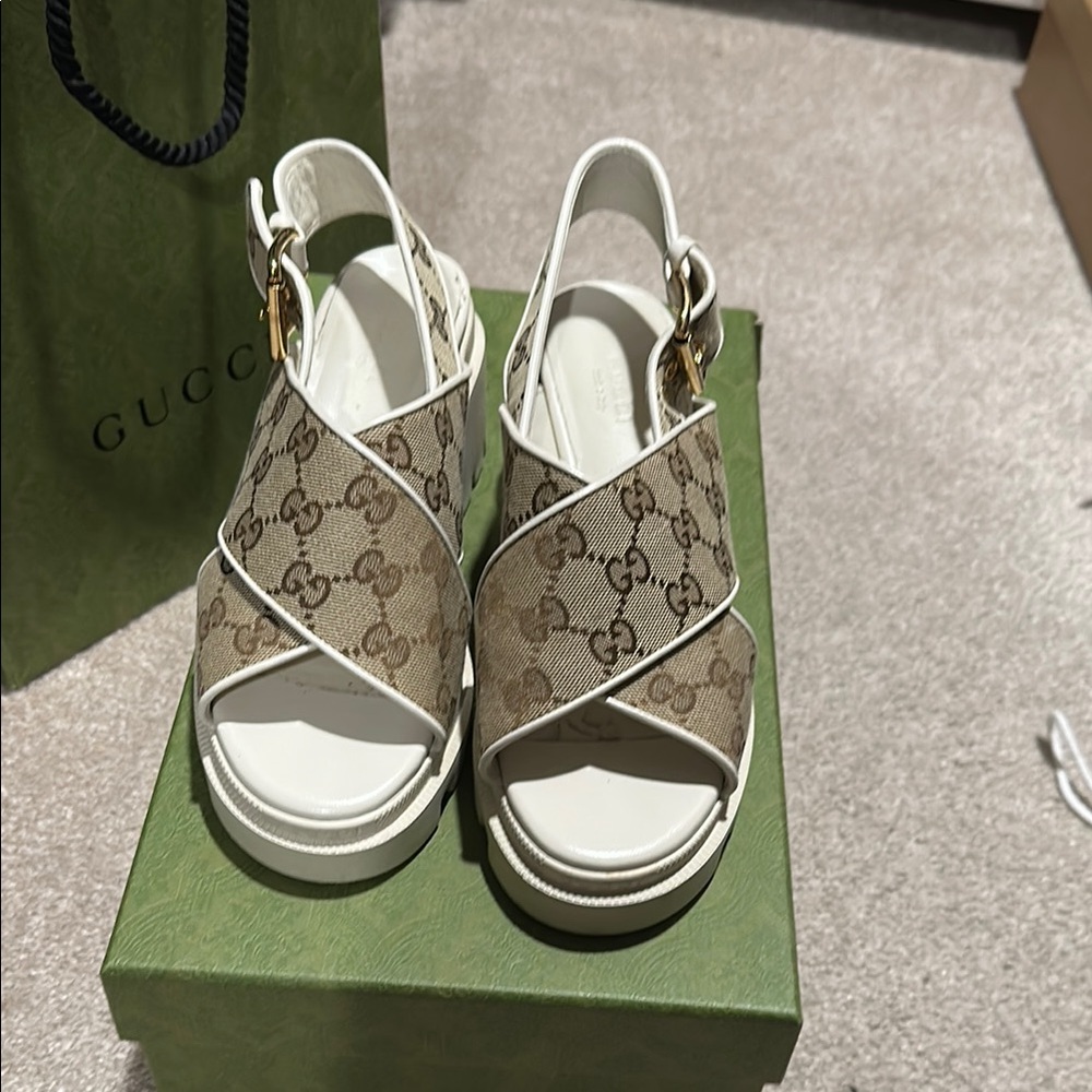 Gucci Tan and White Sandals with Monogram and lug sole
